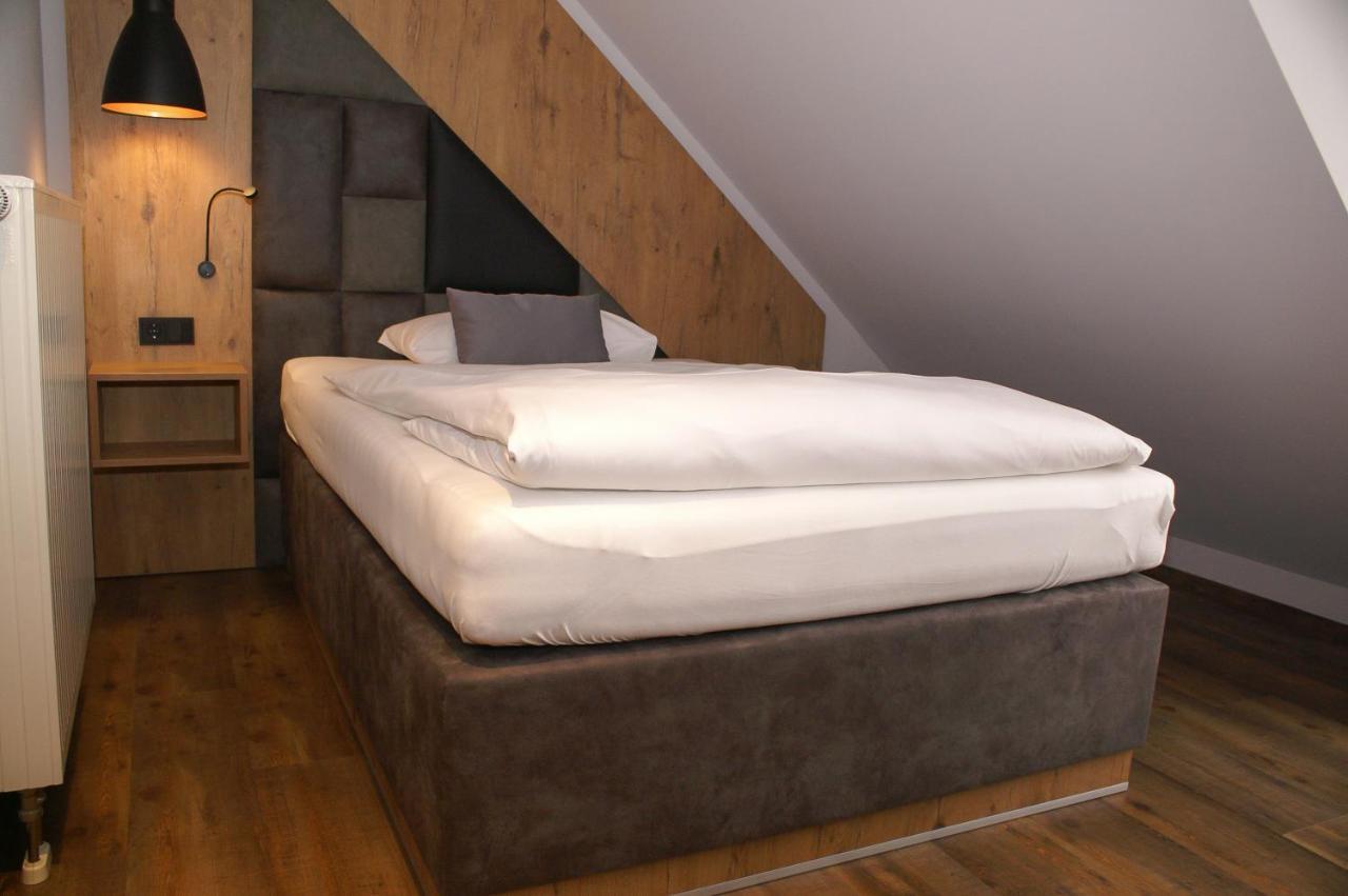 Hotel Gruener Baum Kaufbeuren Kültér fotó
