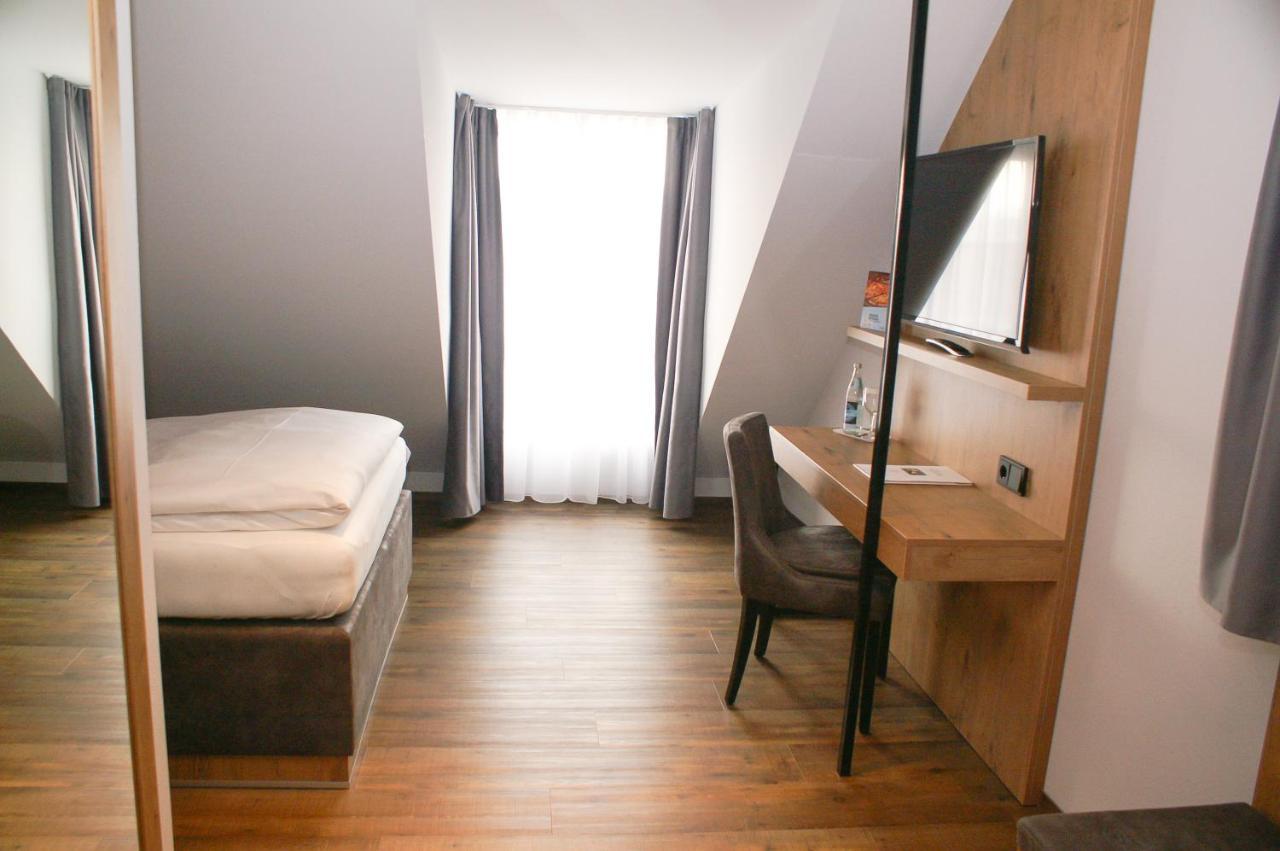 Hotel Gruener Baum Kaufbeuren Kültér fotó